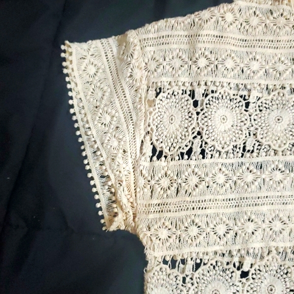 CREAM IVORY EMBORIDERED ROMANTIC TOP - Picture 2 of 3